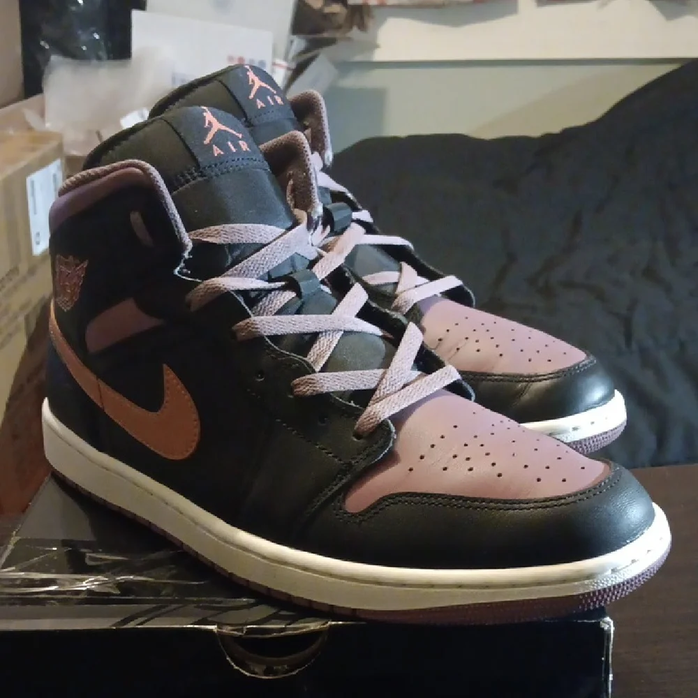 Jordan 1 Mid SE Black Sky J Mauve Mens 11.5 EUC W/OG BOX - Picture 3 of 10
